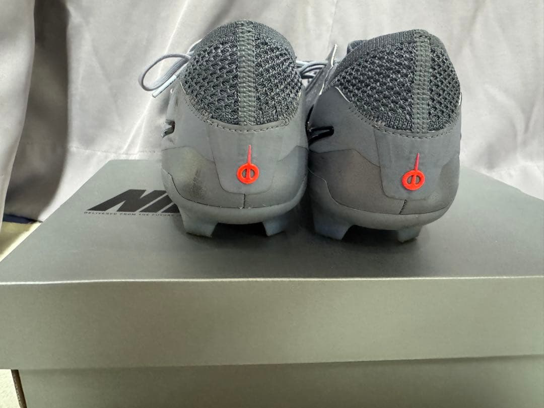 NIKEティエンポサッカーシューズ グレー/オレンジ