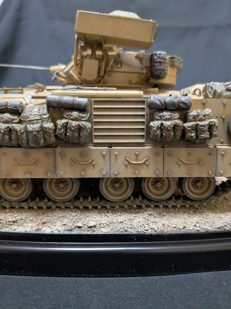 1/35 M2A2 ODS ブラッドレー歩兵戦闘車 完成品