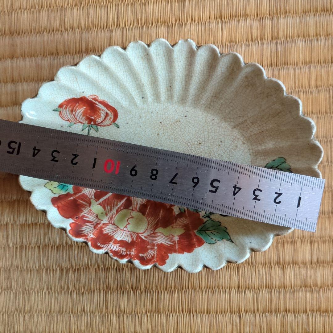 花柄の陶器皿 波型縁取り　骨董品　古美術