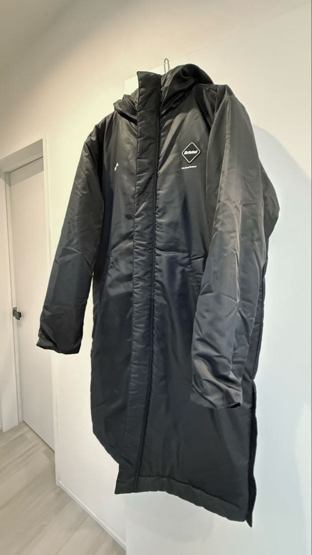 fcrb 「MAJESTIC BENCH COAT」ブラック　ベンチコート