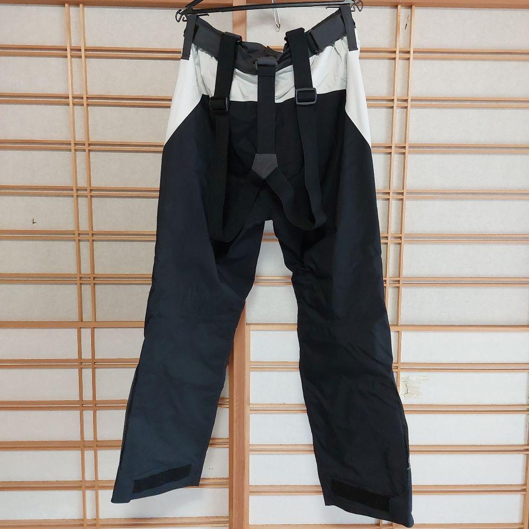 新品　未使用　ダイワ　GORE-TEX DW-1822 　ウィンタースーツ