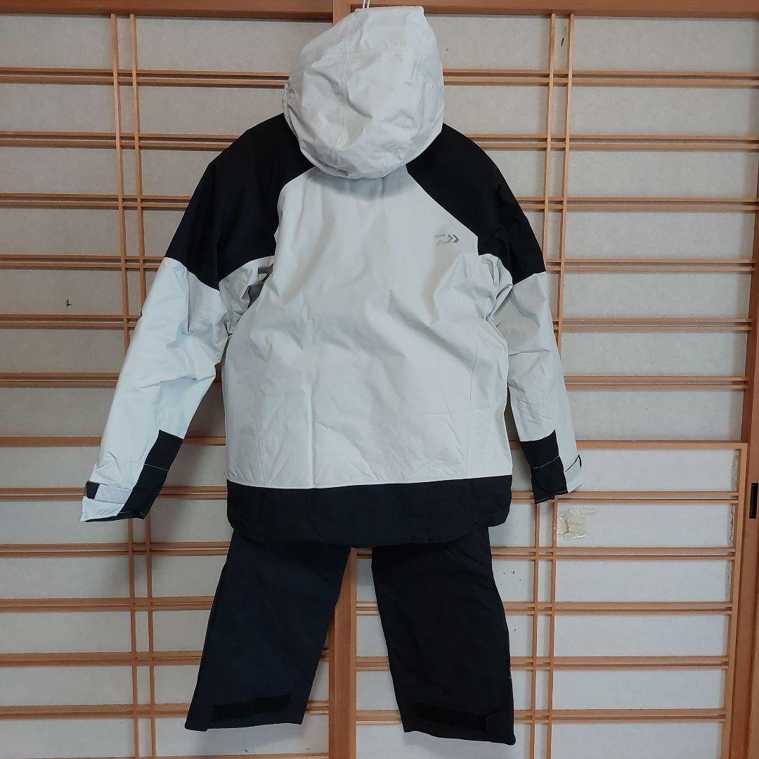 新品　未使用　ダイワ　GORE-TEX DW-1822 　ウィンタースーツ