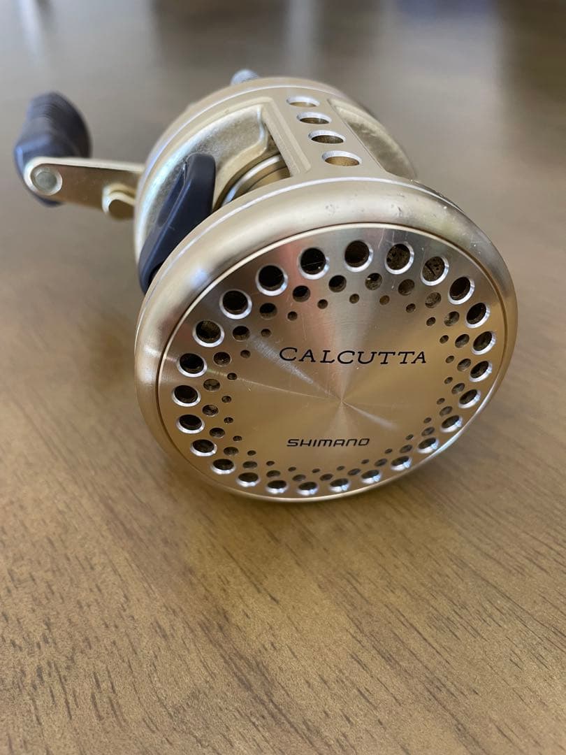 [美品] シマノ CALCUTTA 200XT 右巻き カルカッタベイトリール