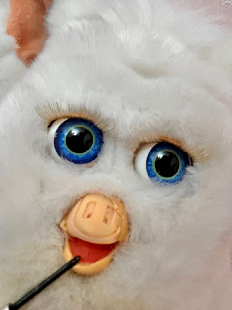 Furby 2（ファービー2）ドイツ語版　シュガースノー　ブルーアイ　可動品