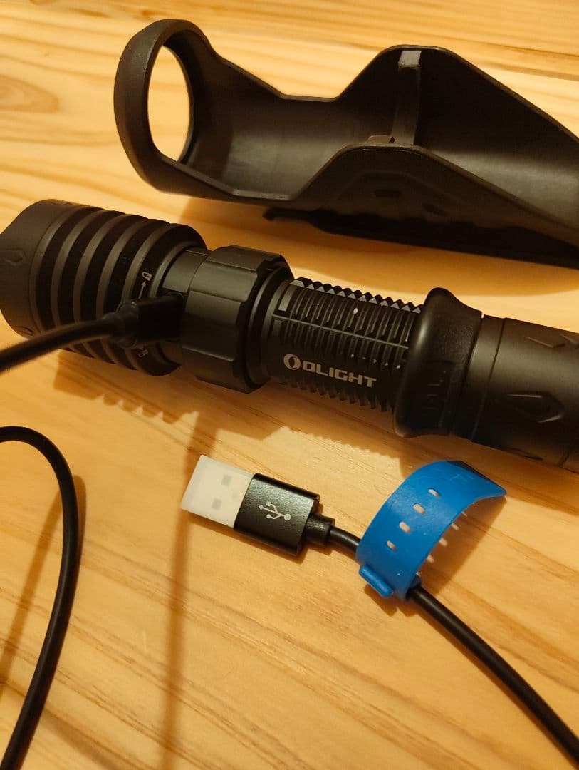 OLIGHT WARRIOR X 4　懐中電灯 高輝度LED