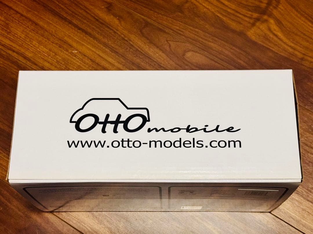 【VW Golf R】 Otto モデルカー 1/18