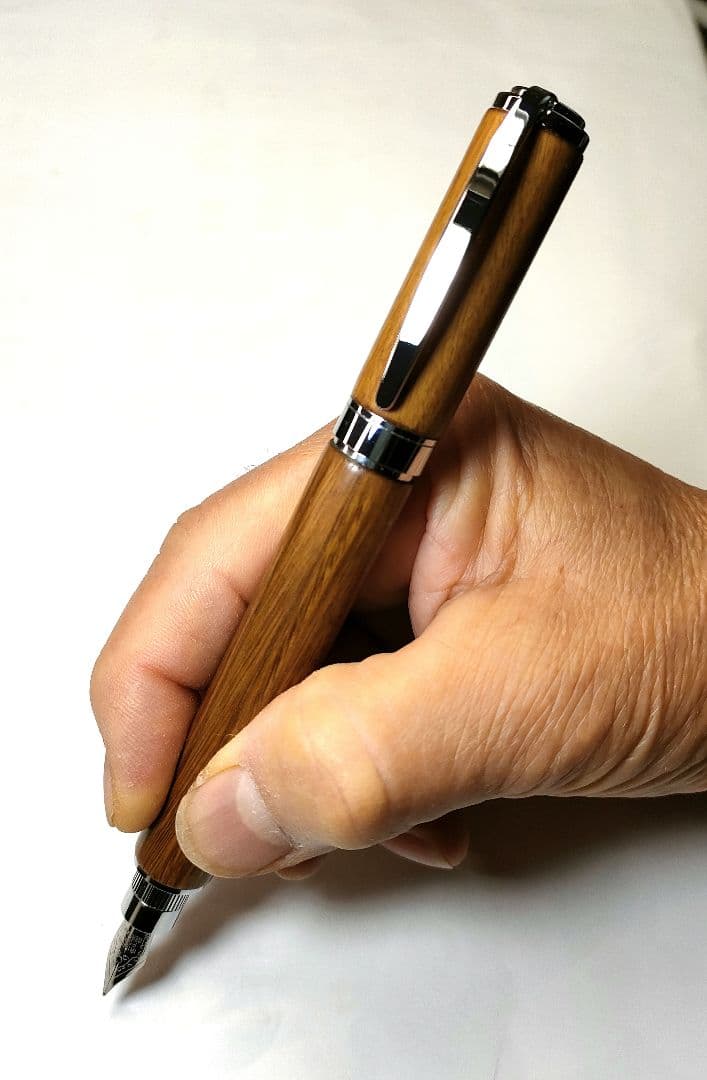 世界で一番硬い木【リグナムバイタ】万年筆