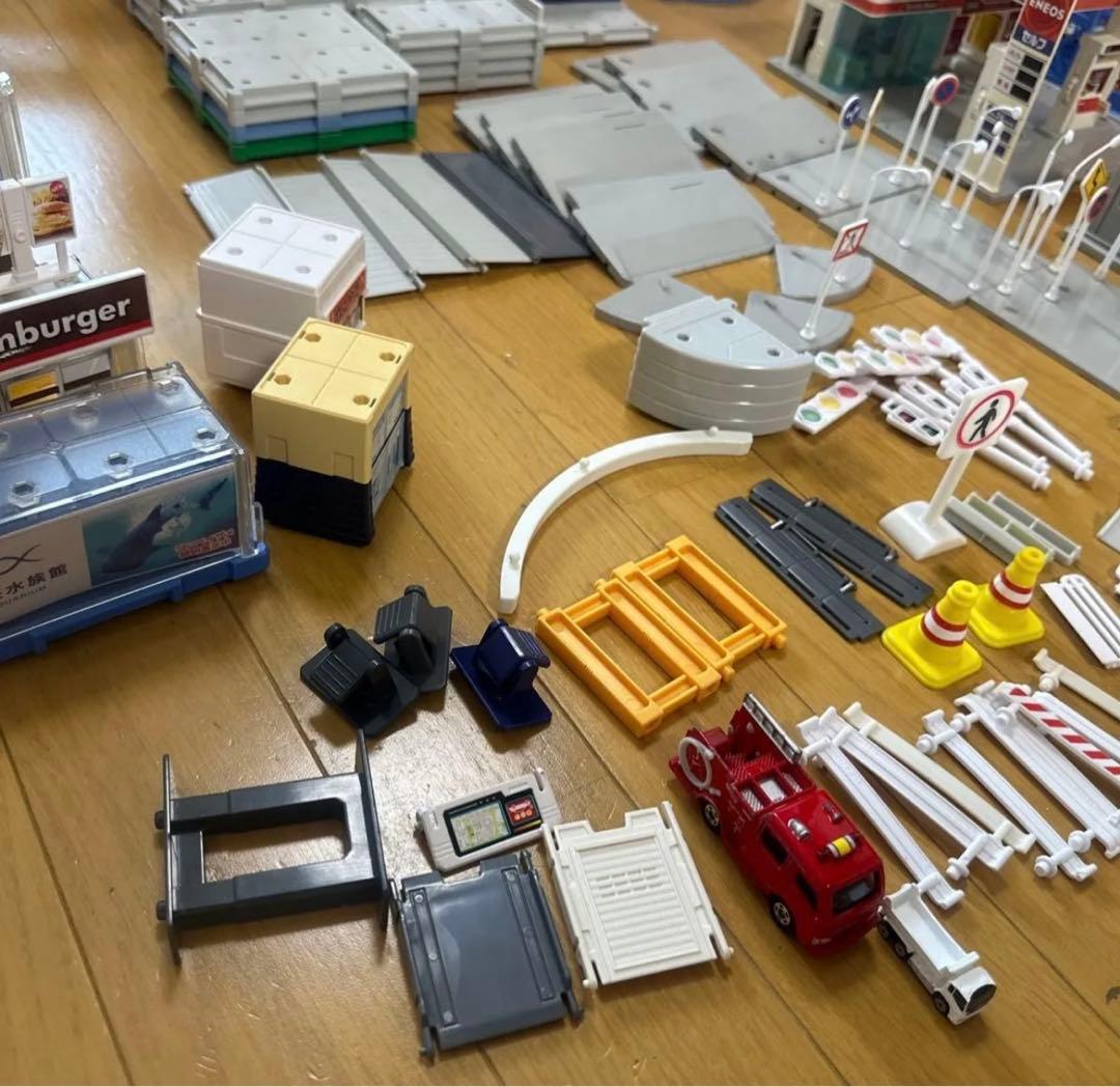 タカラトミー　トミカタウン　トミカワールド　工場　エネオス　駐車場　洗車場　交番