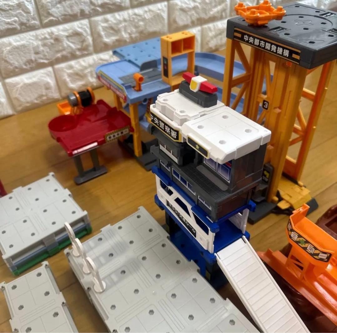 タカラトミー　トミカタウン　トミカワールド　工場　エネオス　駐車場　洗車場　交番