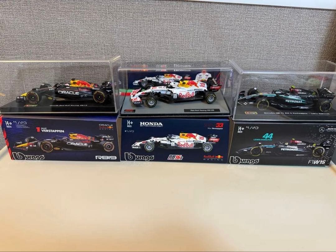 Bburago 1/43 ミニカーセット RB19 RB16 F1W15