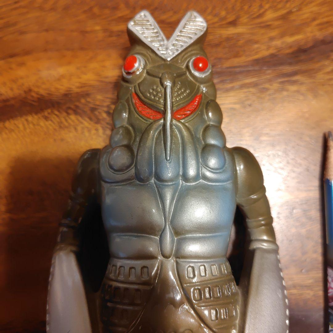 バルタン星人　貯金箱　陶器　ウルトラマン　フィギュア