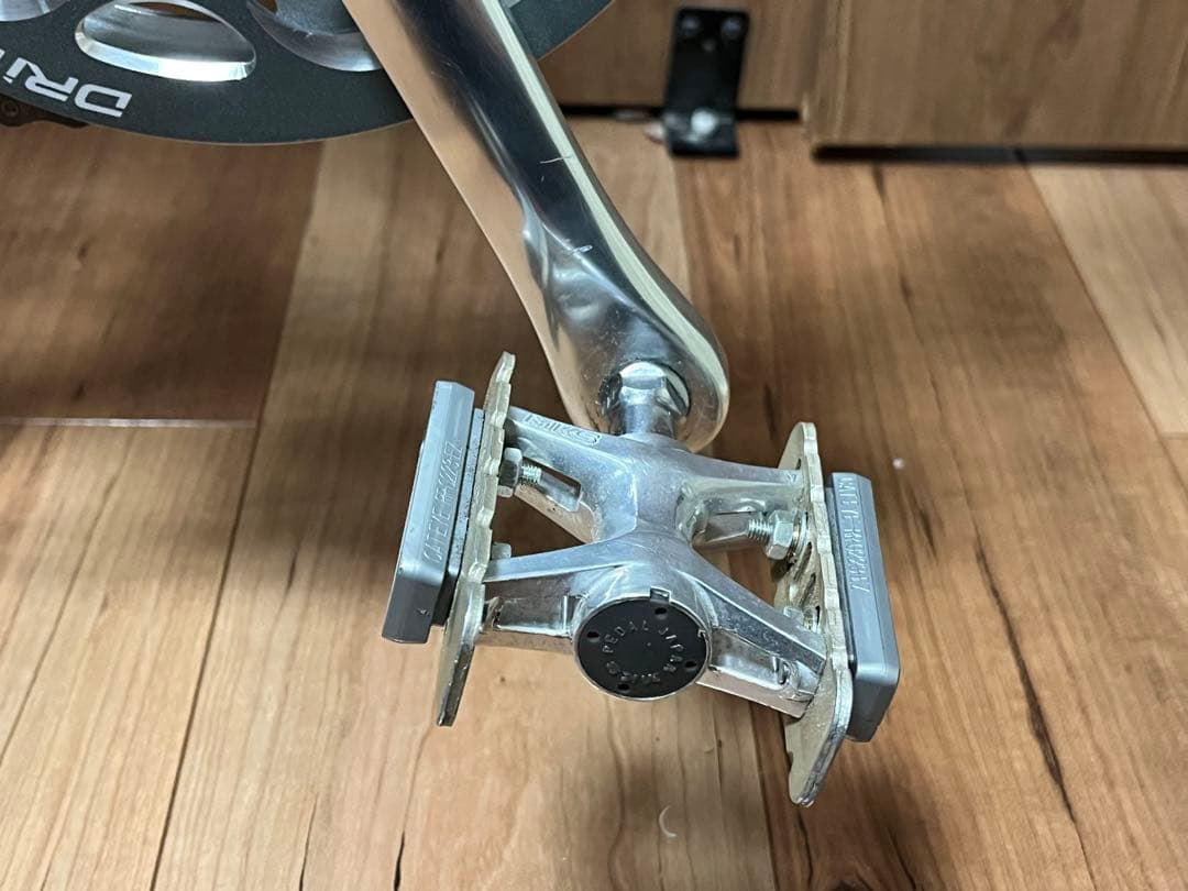 700cクロスバイク 3×9速 オートテールライト