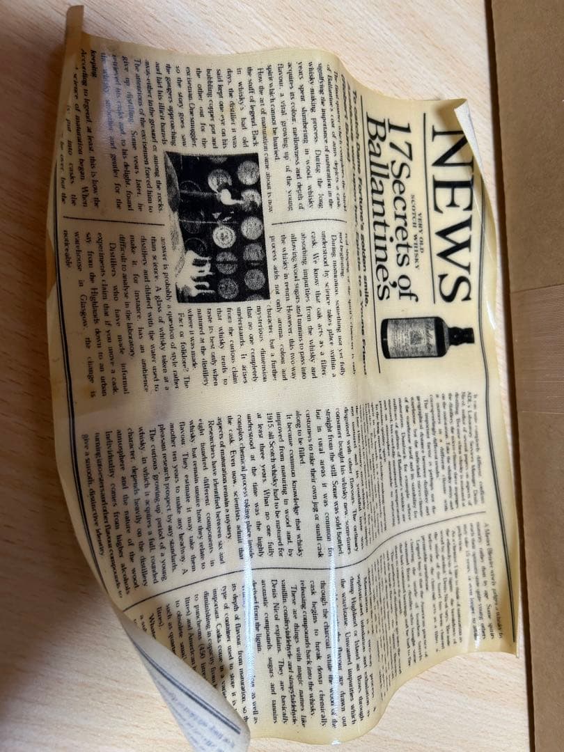 Ballantines アタッシュケース、化粧瓶、水差し、フォト ニュース