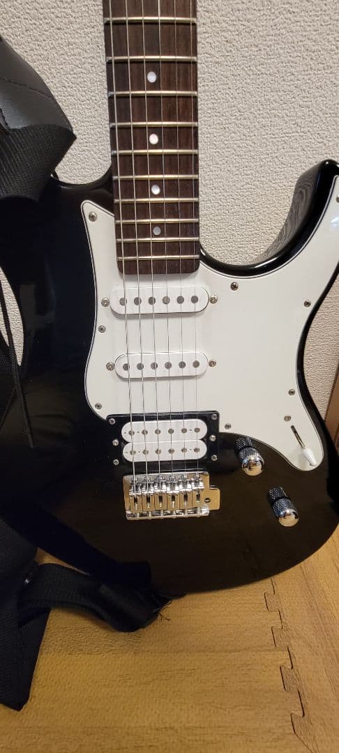 pecifica012エレキギター（ケース付き）＆アンプ