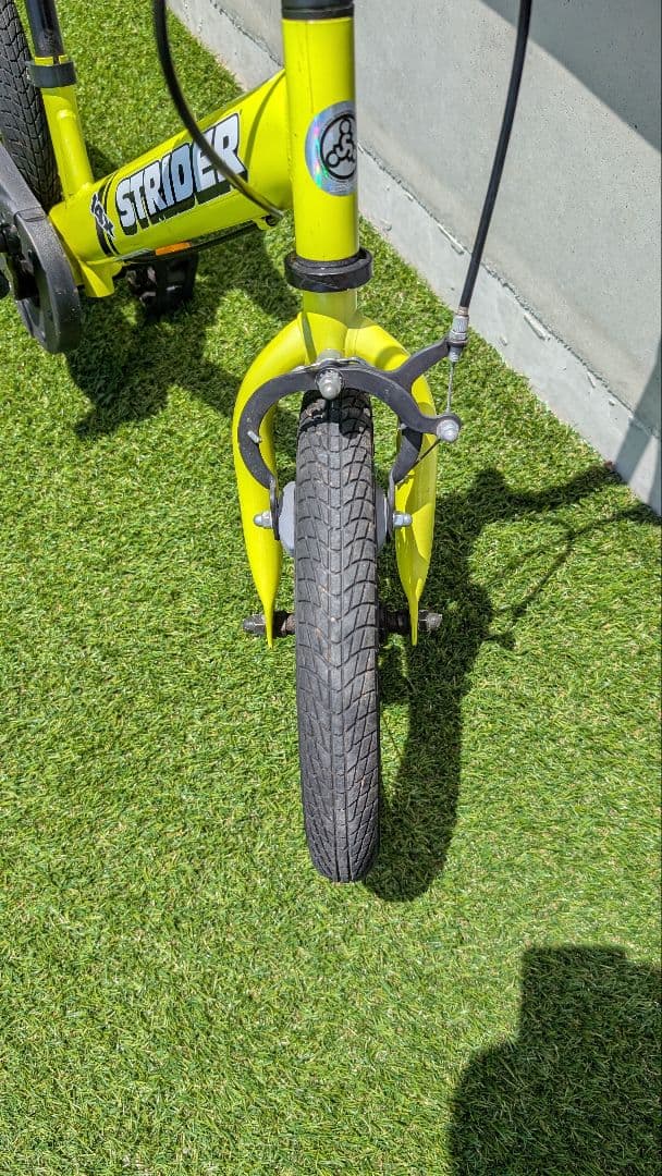 ストライダー　14インチ　ストライダー14x ペダル付き　イエロー