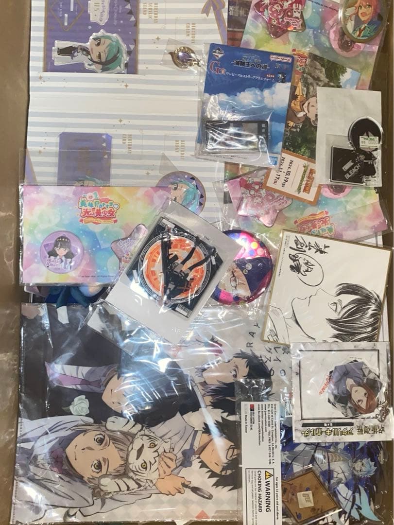 アニメグッズ ノンジャンル大量 缶バッジなど まとめ売り 140サイズ