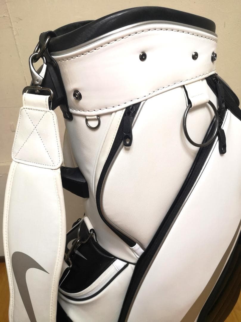 美品NIKE ナイキのアジアカートキャディバッグ(GF3006 白/黒/銀)