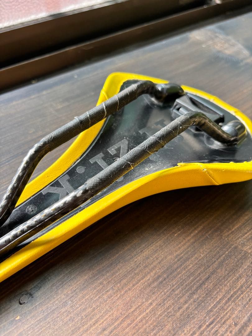 fizik サドル ANTARES ツールドフランスマイヨジョーヌモデル