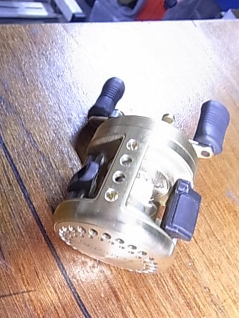 SHIMANO シマノ　カルカッタ　ゴールドリール