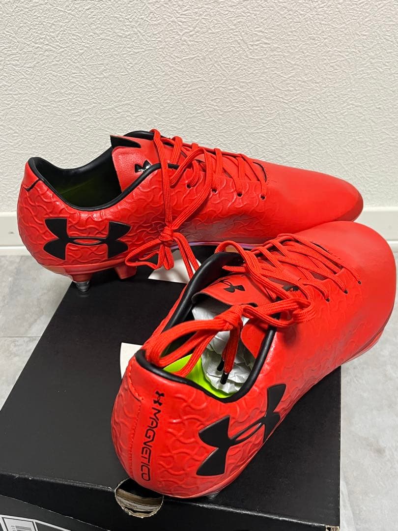 Under Armour Magnetico レッド サッカーシューズ