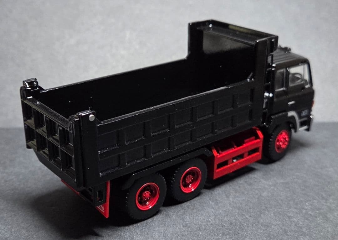 DBGT 1/64 日野 スーパードルフィン ダンプ トラック グリーン 黒