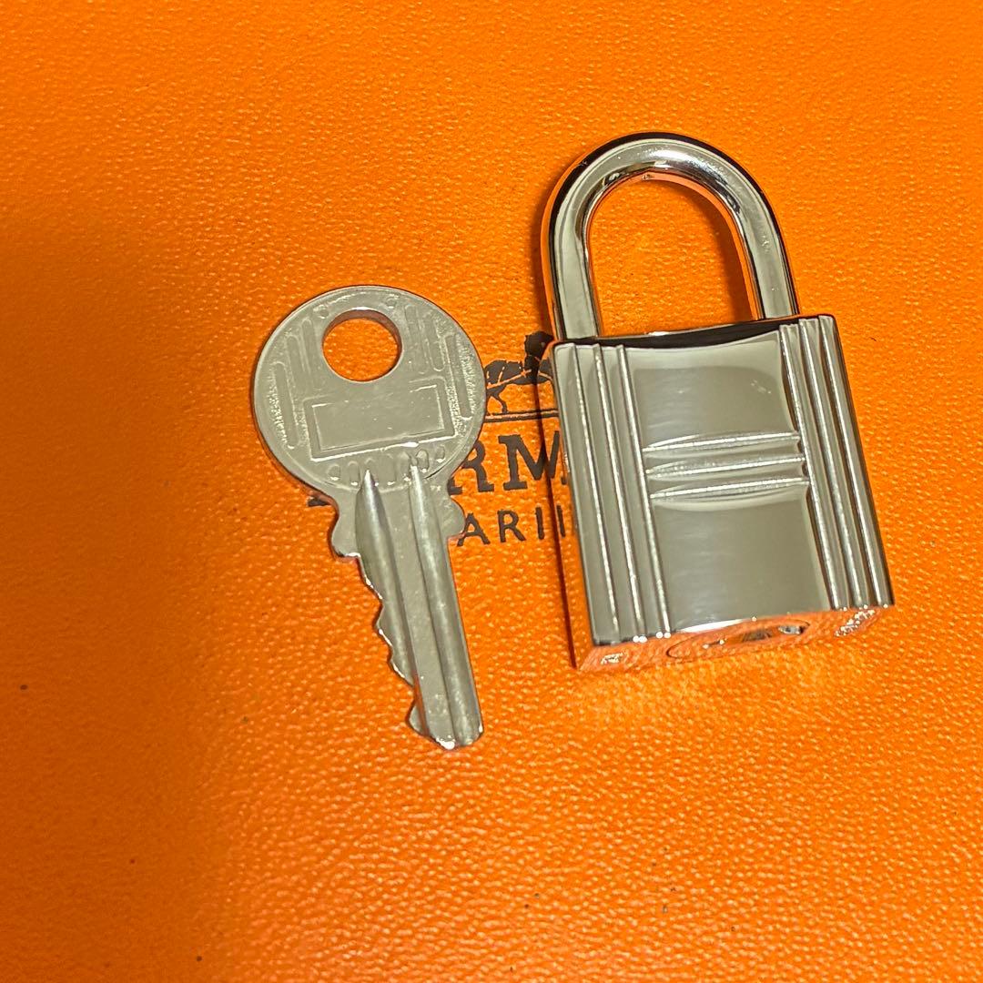 エルメス シルバー　カデナ　南京錠　パドロック　鍵　キー　NO124