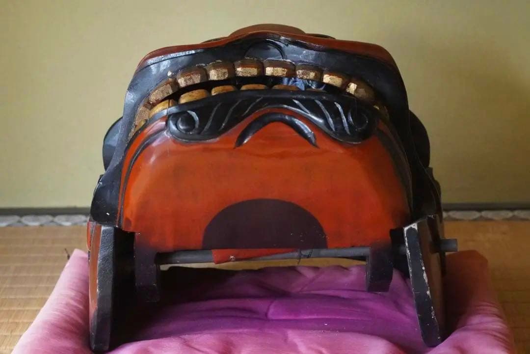 【獅子頭　漆塗り・金箔貼り】木彫　彫刻　獅子舞　民藝　骨董品　時代物　古道具