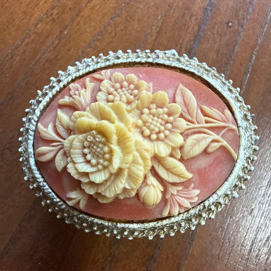 花模様のアンティークボックス　アクセサリーケース　 カメオ　ヴィンテージ 彫刻