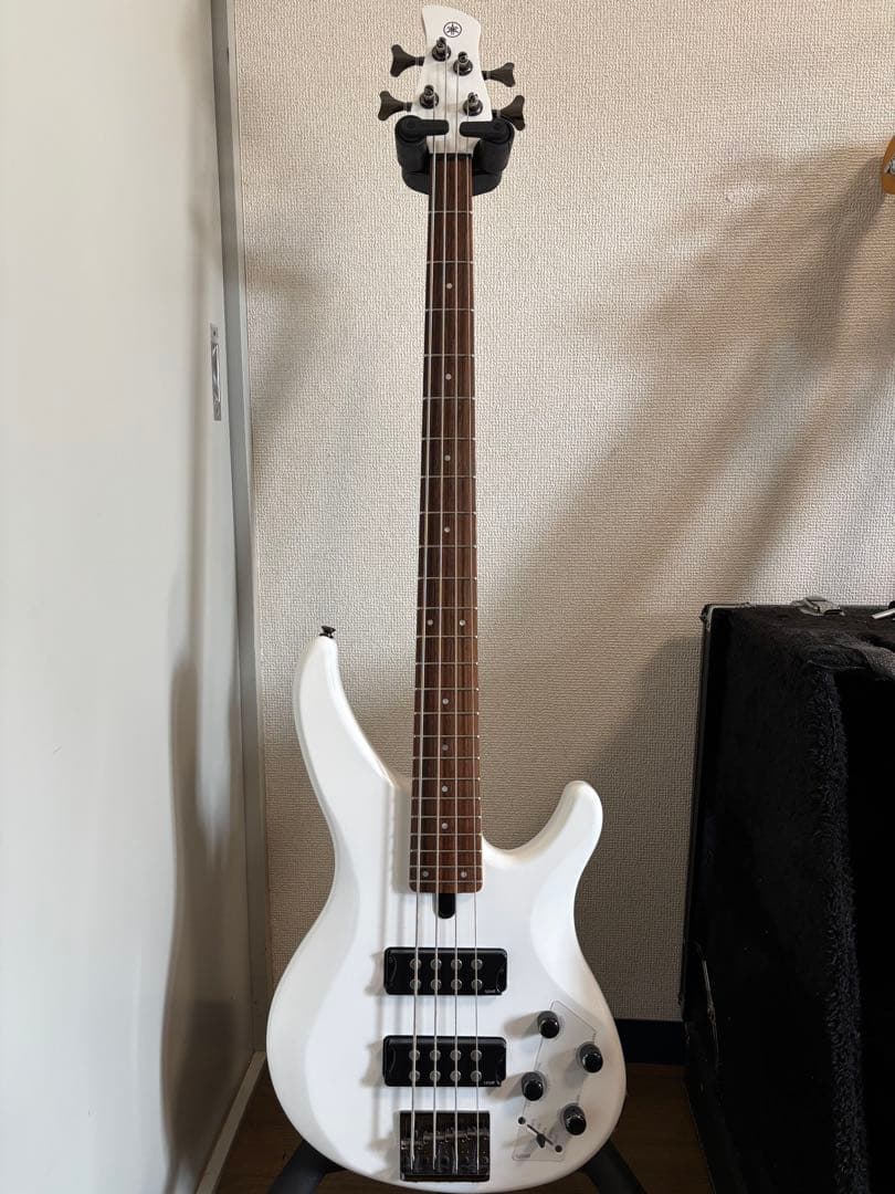 YAMAHA TRBX304 White ベース