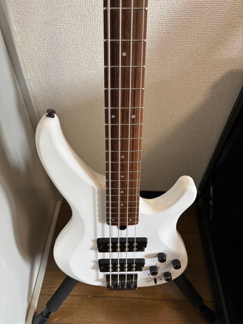 YAMAHA TRBX304 White ベース