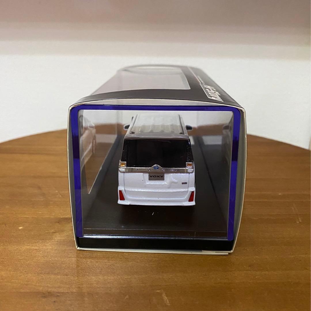 TOYOTA VOXY トヨタ ヴォクシー ミニカー 80系 ホワイト