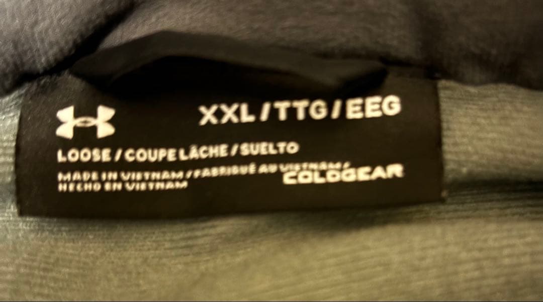 アンダーアーマーのベンチコート