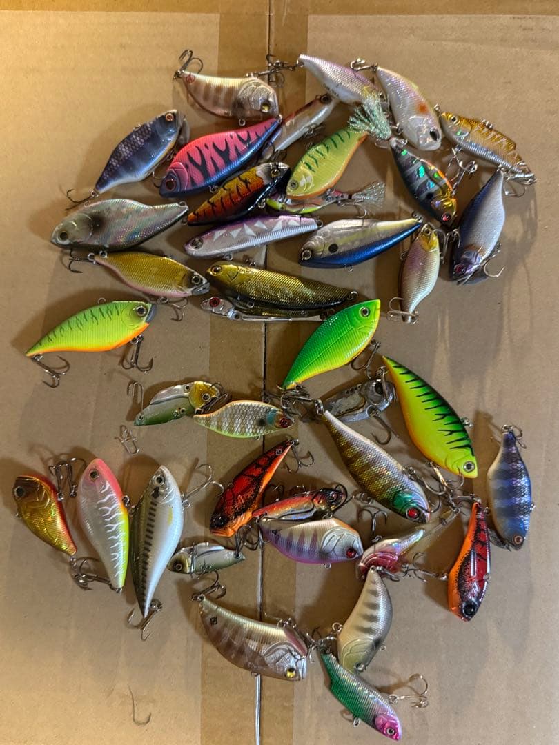 【バス釣り用品まとめ売り】リール、ルアー、ワーム大量セット　タックルボックス付き