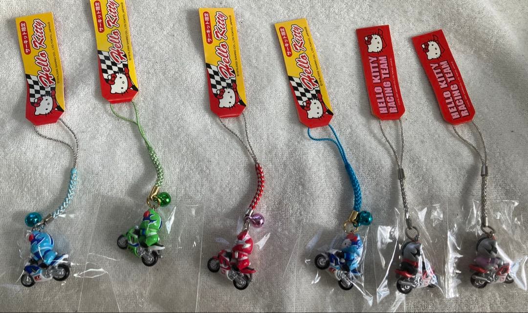 ハローキティ　サーキット限定ストラップ