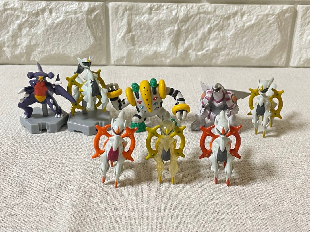 ポケモン　モンコレ　アルセウス　リザードン　ピカチュウ　レジギガス　シードラ