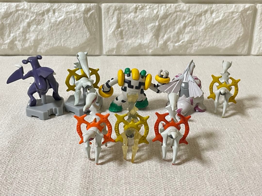 ポケモン　モンコレ　アルセウス　リザードン　ピカチュウ　レジギガス　シードラ