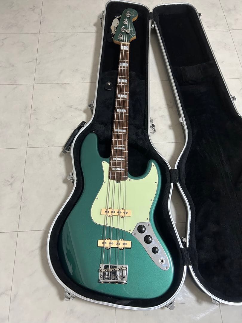 ベース Fender usa adam clayton Jazz Bass