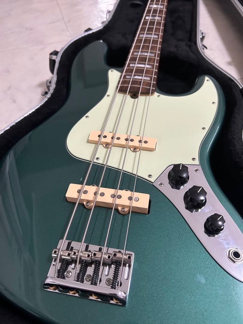 ベース Fender usa adam clayton Jazz Bass