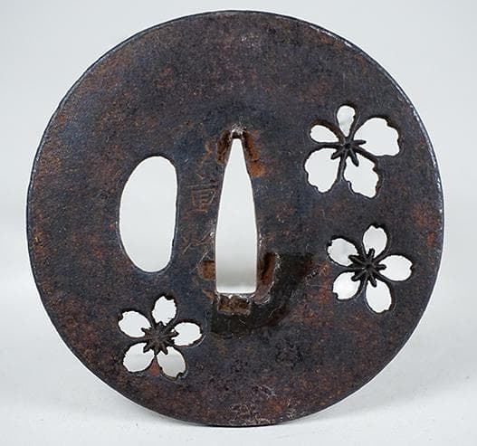 時代武具　刀装具　重次銘　桜透かし彫り 鉄製鍔