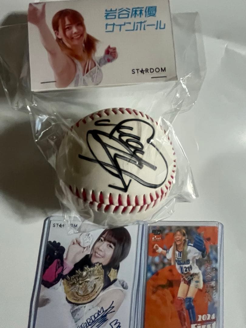 スターダム 岩谷麻優選手 直筆サインボール未開封 トレカ2枚つき