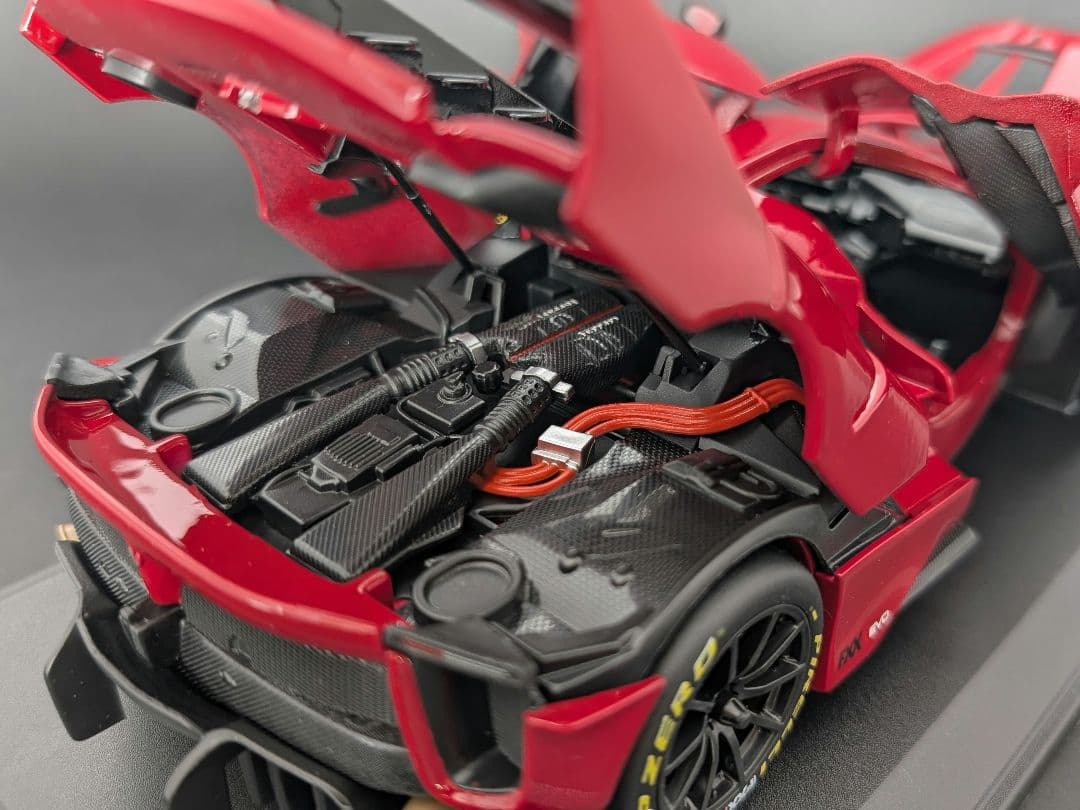 ブラーゴ 1/18 フェラーリ FXX K EVO メタリックレッド