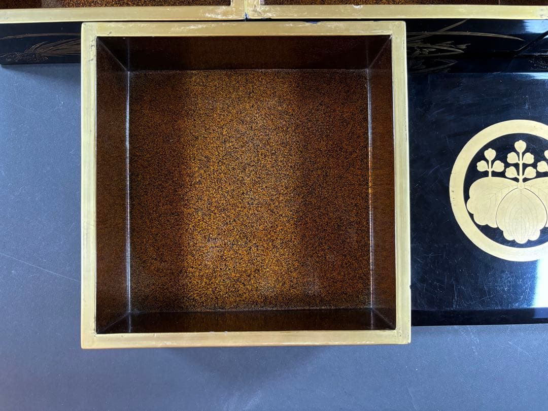 セール　重箱　四段　輪島塗　梨地　家紋　松竹梅