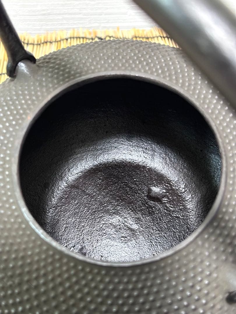 未使用、供箱付　南部秀山 佐藤 勝弘作　１５型アラレ　鉄瓶　南部鉄瓶　南部鉄器