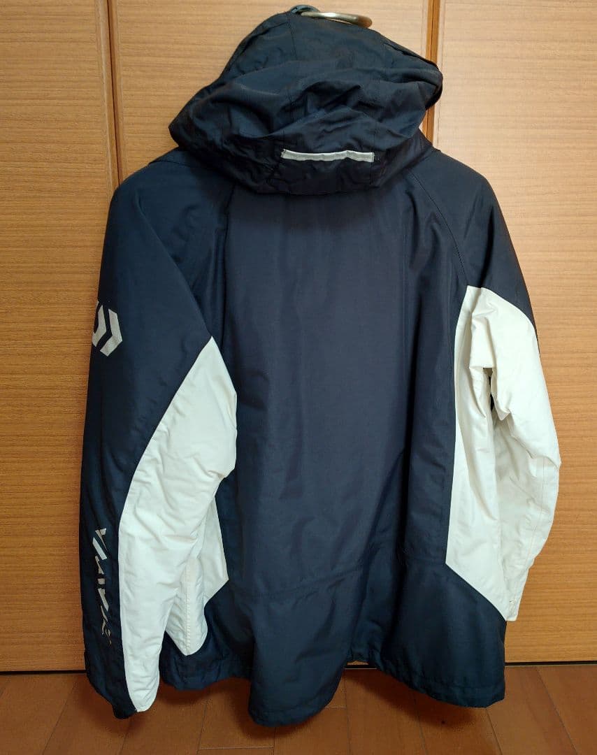 ★　ダイワ　防寒スーツ上下セット　★　サイズＬ　中古美品　クリーニング済