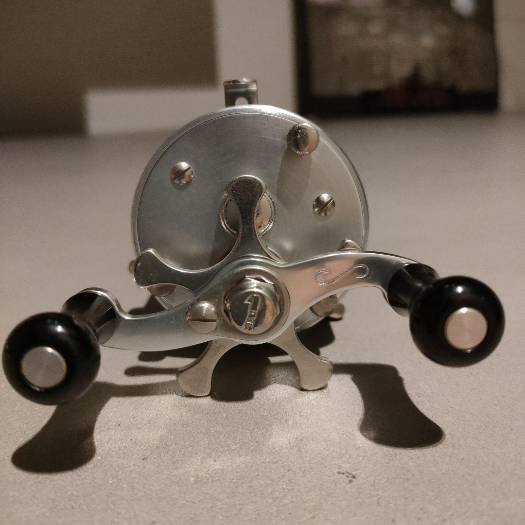 新品　五十鈴　リール　bc420sss シルバー