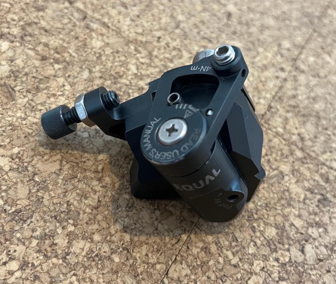 Equal ディスクブレーキキャリパー フラットマウント グレー