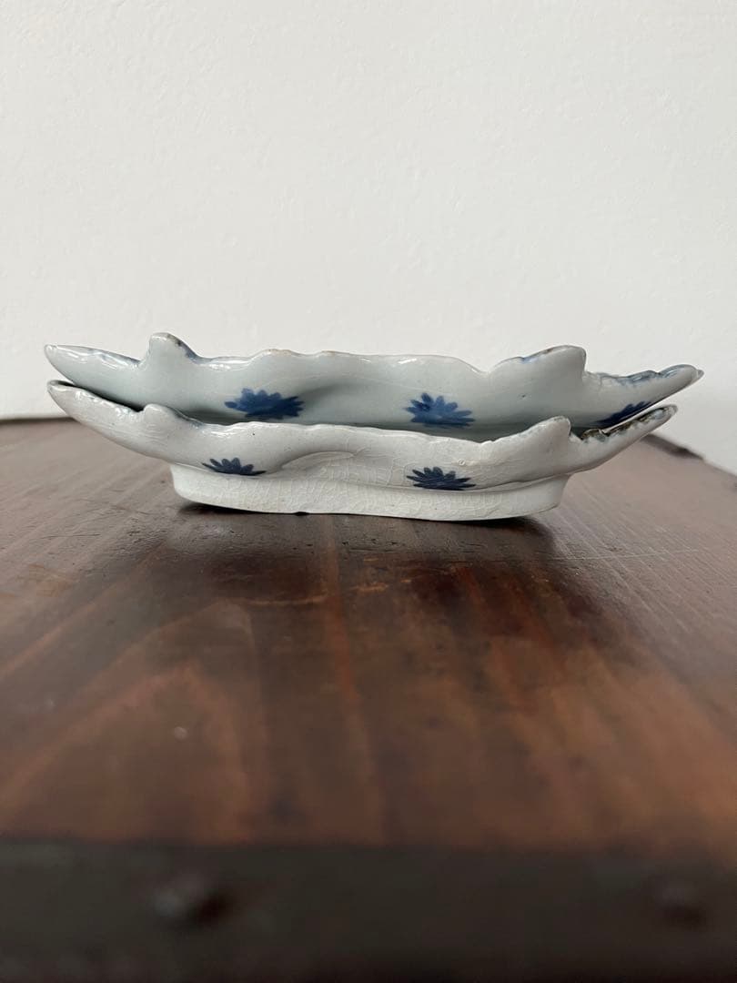 江戸初期中期　藍九谷　古伊万里　染付　花形　変形豆皿　こんにゃく印判　陽刻無傷