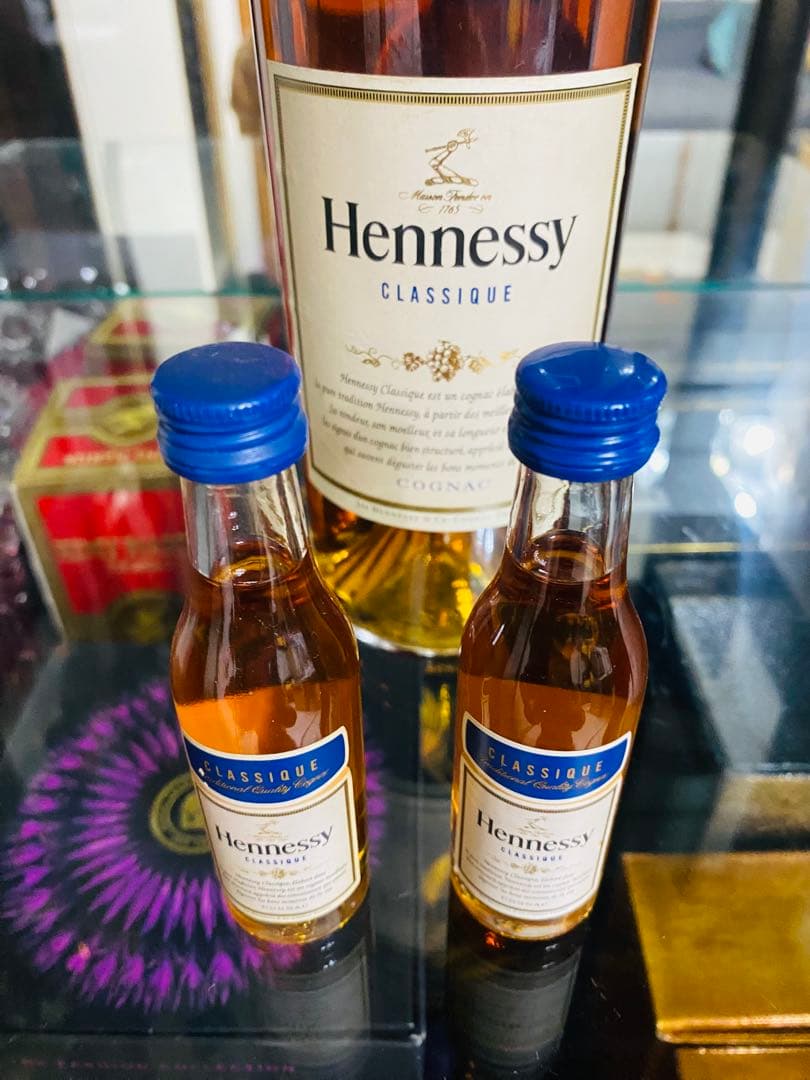 Hennessy Classique 700ml + 2本 ミニ 30ml.