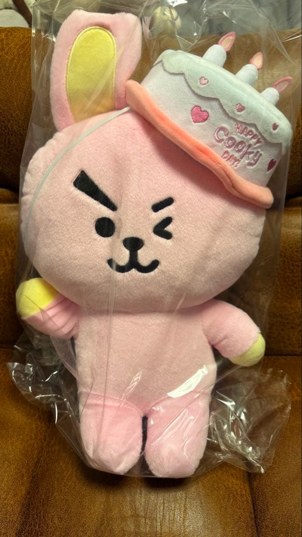 BT21 Cookyぬいぐるみ ケーキ帽子付き