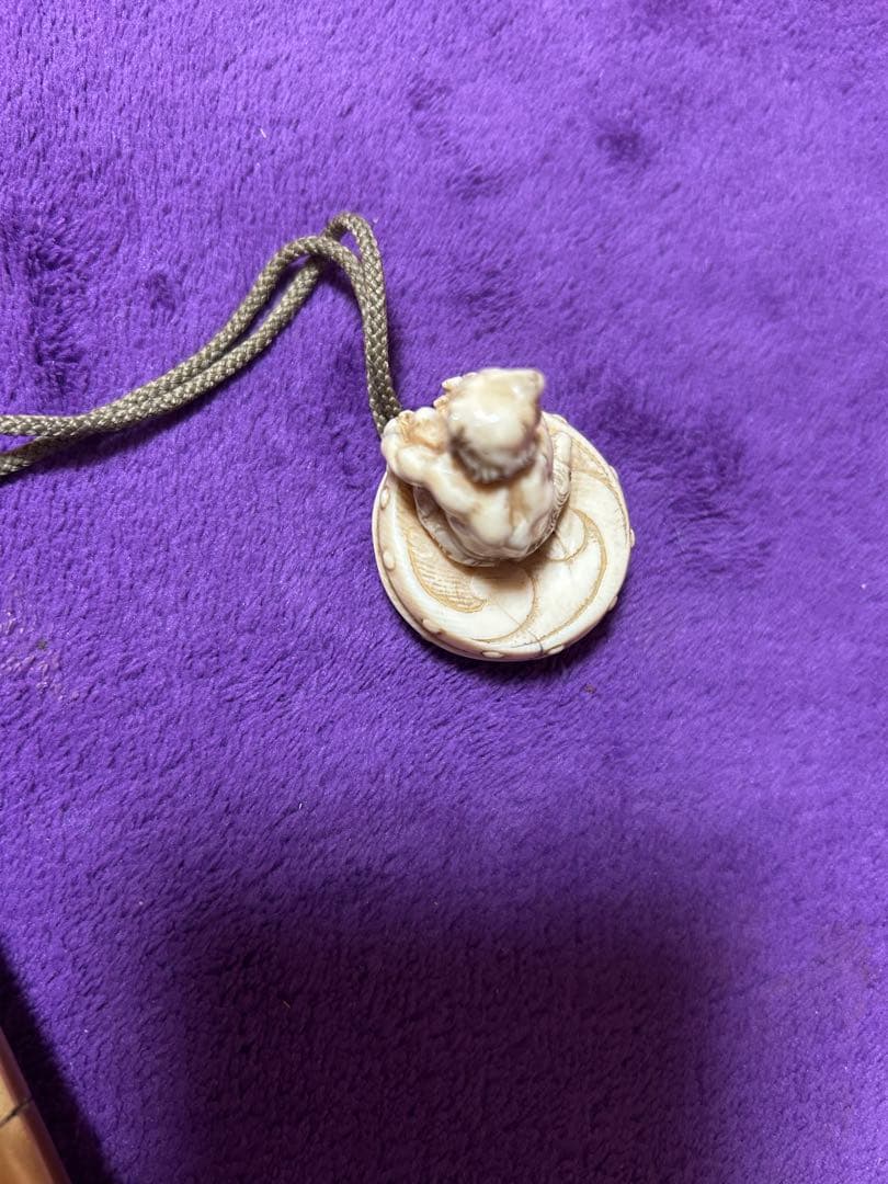 金色 漆器 印籠 根付 薬入れ 小物入れ オブジェ